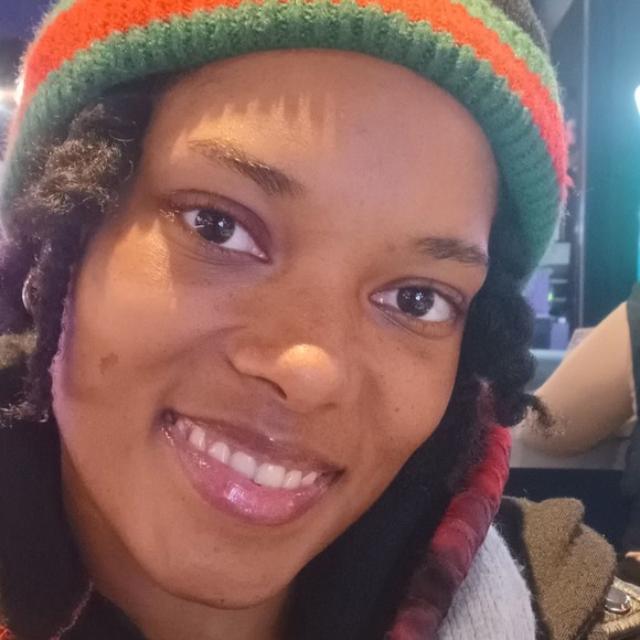 Meet your Posher, Dezaray - Picture 1 of 1